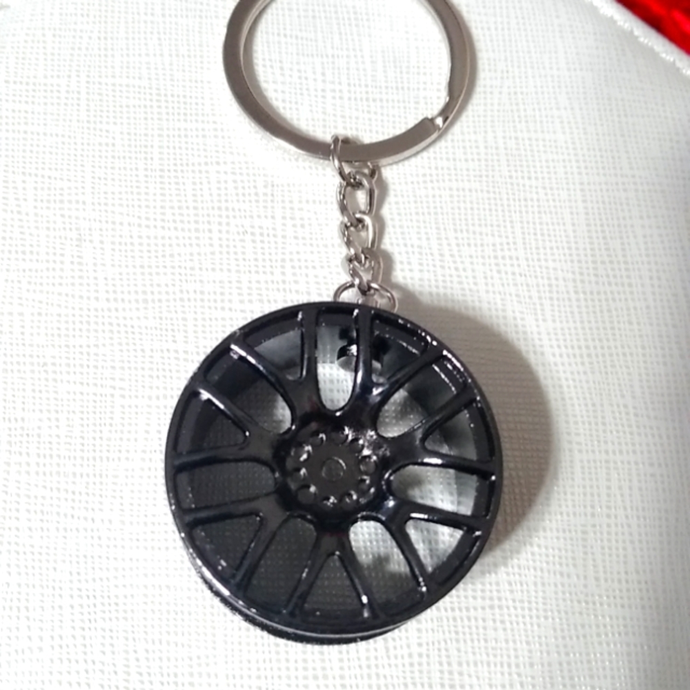 New🏁Blk Titanium Tire Rim Keychain